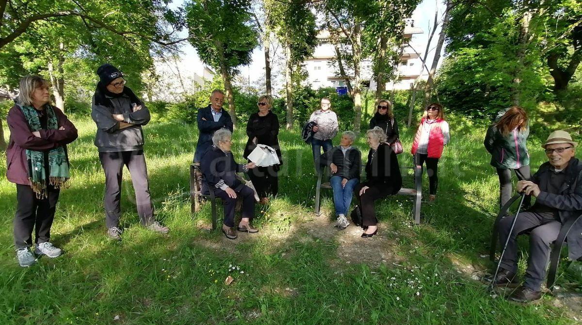 Gruppi di cammino per la salute: successo per i primi 3 appuntamenti in Alta Valmarecchia - Un momento di riposo per il gruppo di cammino