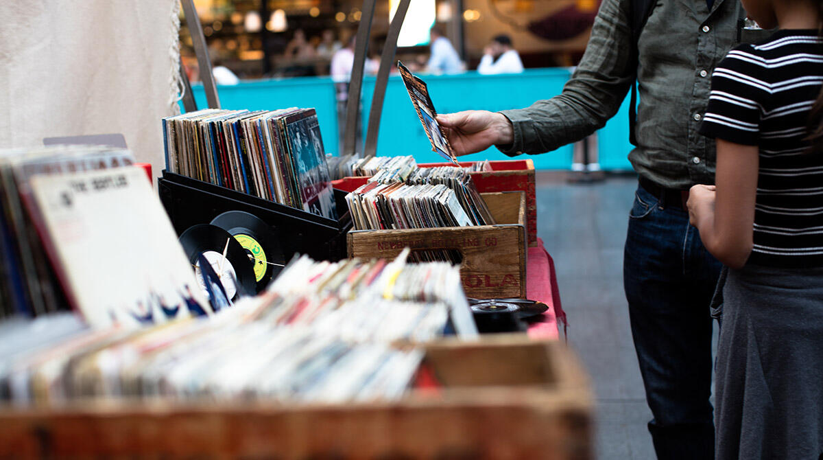 Libri e Vintage, l'iniziativa a Rimini per uno shopping sostenibile e che fa del bene - Foto di repertorio