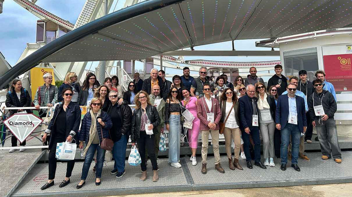 Piada e sardoncini sulla ruota panoramica: la spettacolare iniziativa a Rimini con gli influencer -