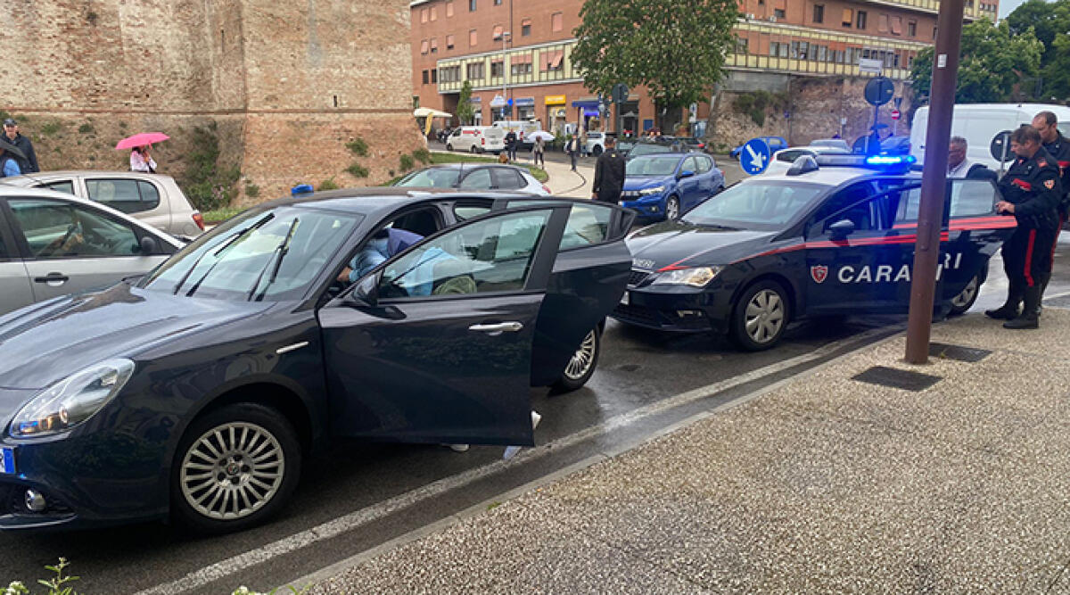 Rapinatori arrestati in flagranza a Rimini: rischiano fino a 20 anni di carcere - Il tentato colpo si è consumato nella banca San Geminiano e San Prospero in via Circonvallazione occidentale