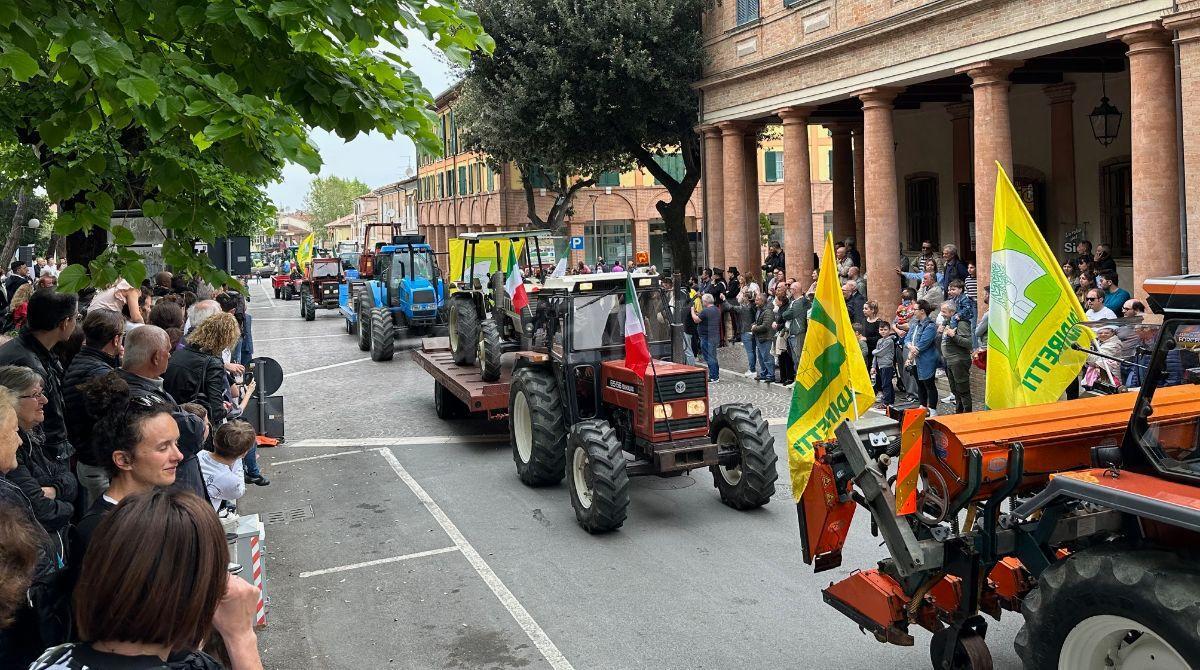 Successo per la Festa cristiana del Lavoro: Coriano invasa dai trattori -