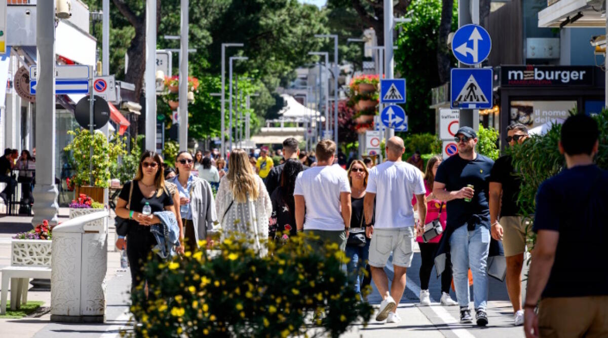 Sole, mare, divertimento, fiori, sport e relax per il primo weekend di maggio a Riccione - Viale Dante