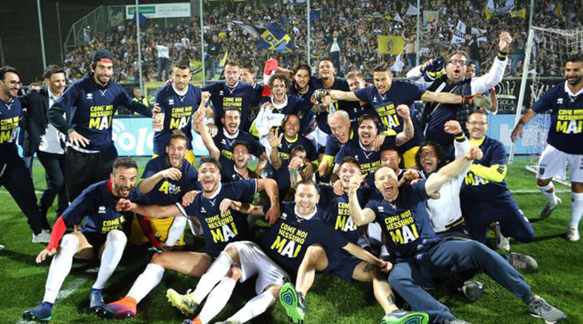 Parma Calcio in Serie A: la Presidenza della Regione premia la squadra allenata da Fabio Pecchia - I giocatori del Parma festeggiano la promozione in Serie A al termine della partita del campionato di Serie B contro il La Spezia, 18 maggio 2018.
ANSA/SIMONE ARVEDA