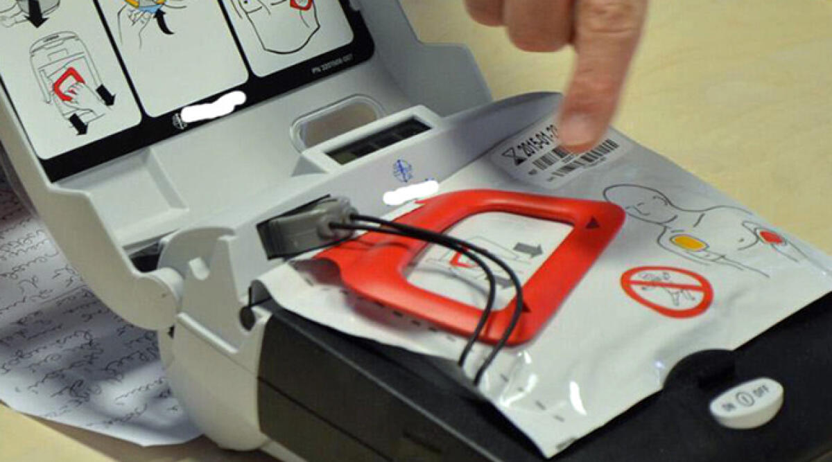 Due studenti di Modena salvano un pensionato in arresto cardiaco al bar - 
