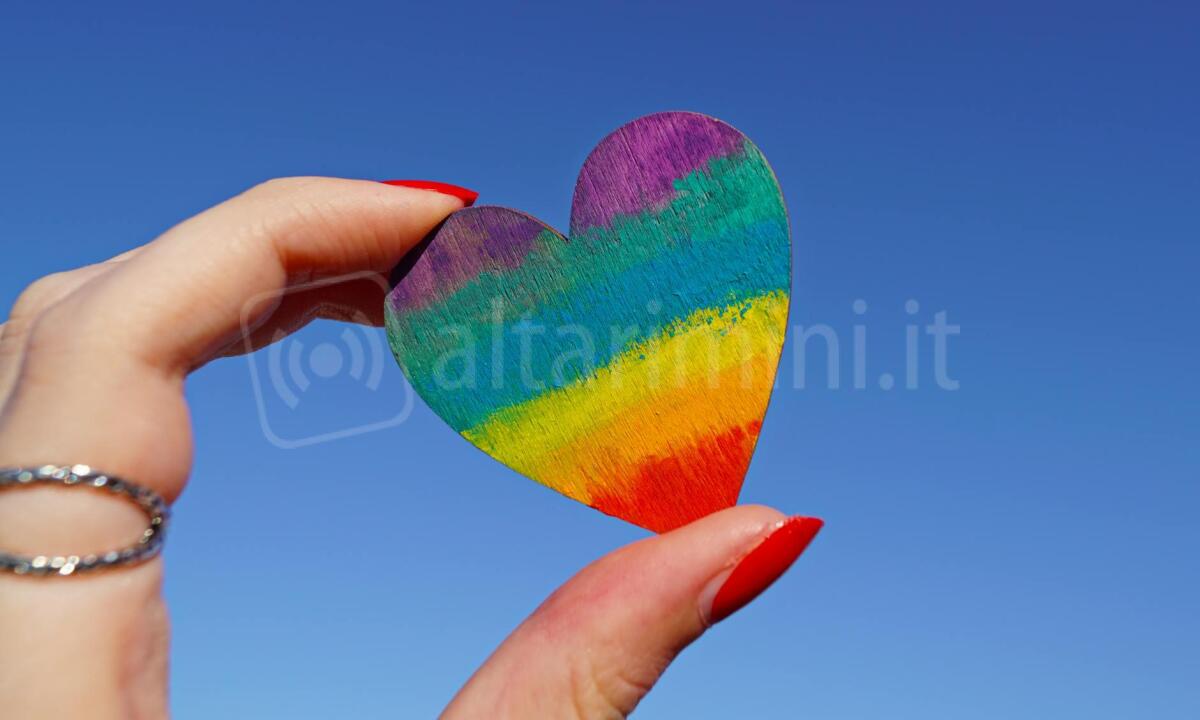 Giornata internazionale contro omo - bi - transfobia. Per un'assistenza sanitaria inclusiva in Romagna - Photo by Marta Branco on <a href="https://www.pexels.com/photo/person-holding-multicolored-heart-decor-1173576/" rel="nofollow">Pexels.com</a>