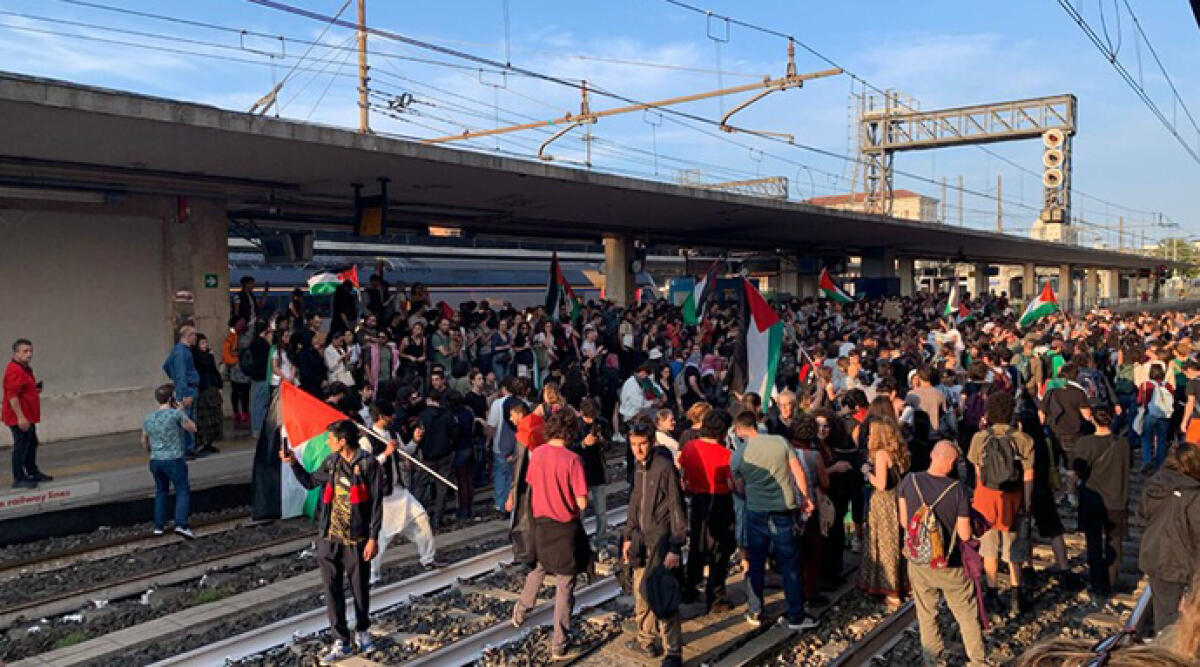 Occupazione in stazione a Bologna, in 20 già identificati - Foto Ansa