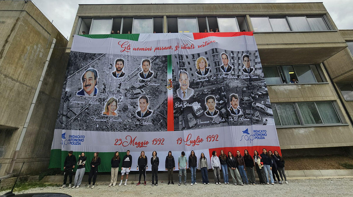 L'Istituto Tonino Guerra di Novafeltria si veste con i volti delle vittime di Capaci - Memorial Day all'Istituto Tonino Guerra di Novafeltria