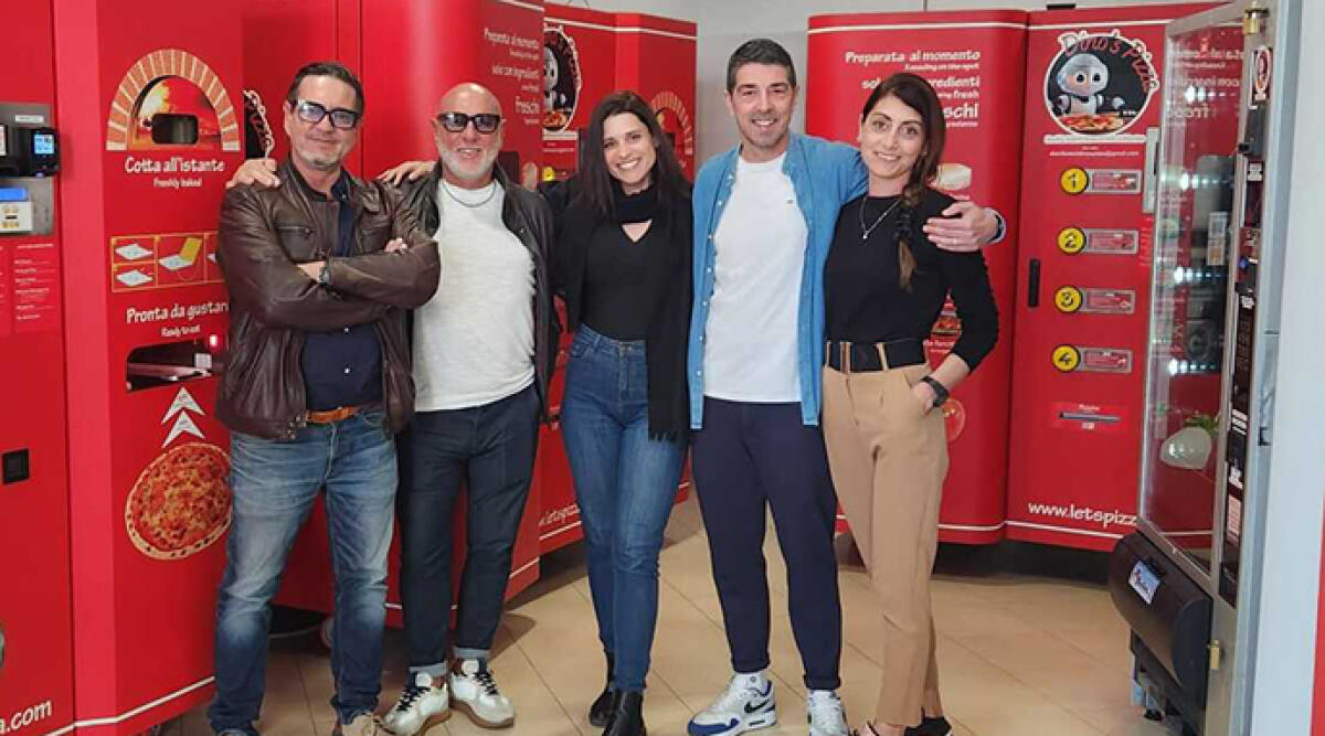 Dino’s Pizza: da Riccione all'Italia, il successo del robot che impasta - lDa sx Corrado Mastropierro, il suo socio Pino Sassi, la commerciale Chiara Morra e il tecnico e manutentore Dino's Pizza Alfredo Iurillo