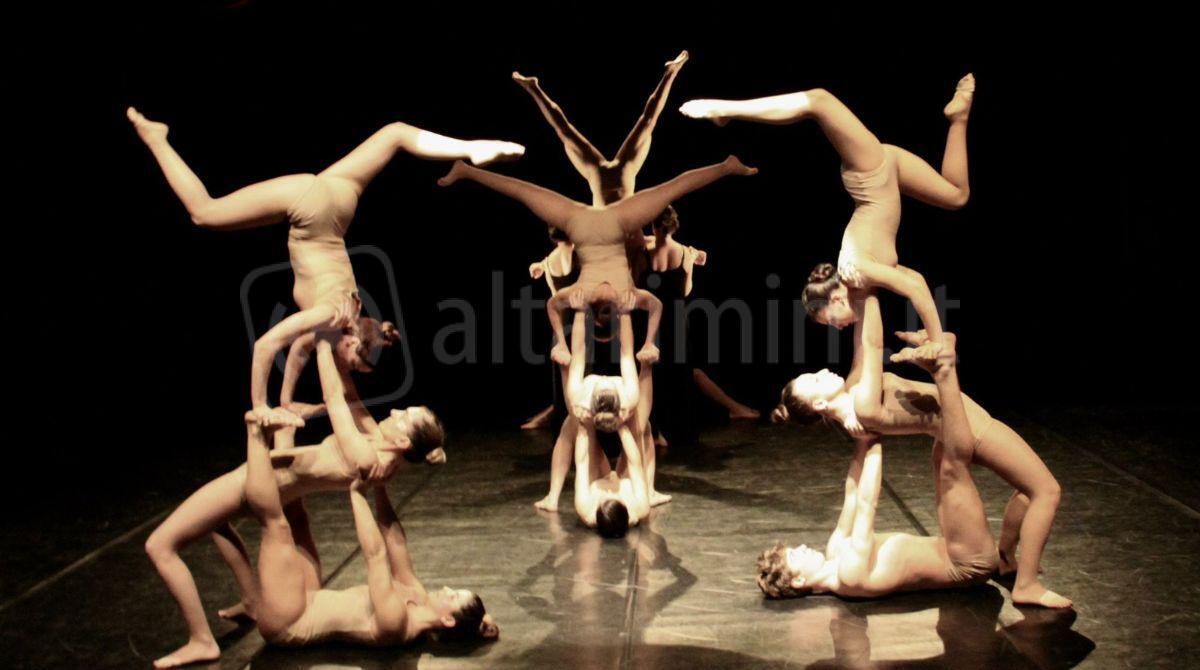 Teatro acrobatico in scena a Riccione con la compagnia B-You -