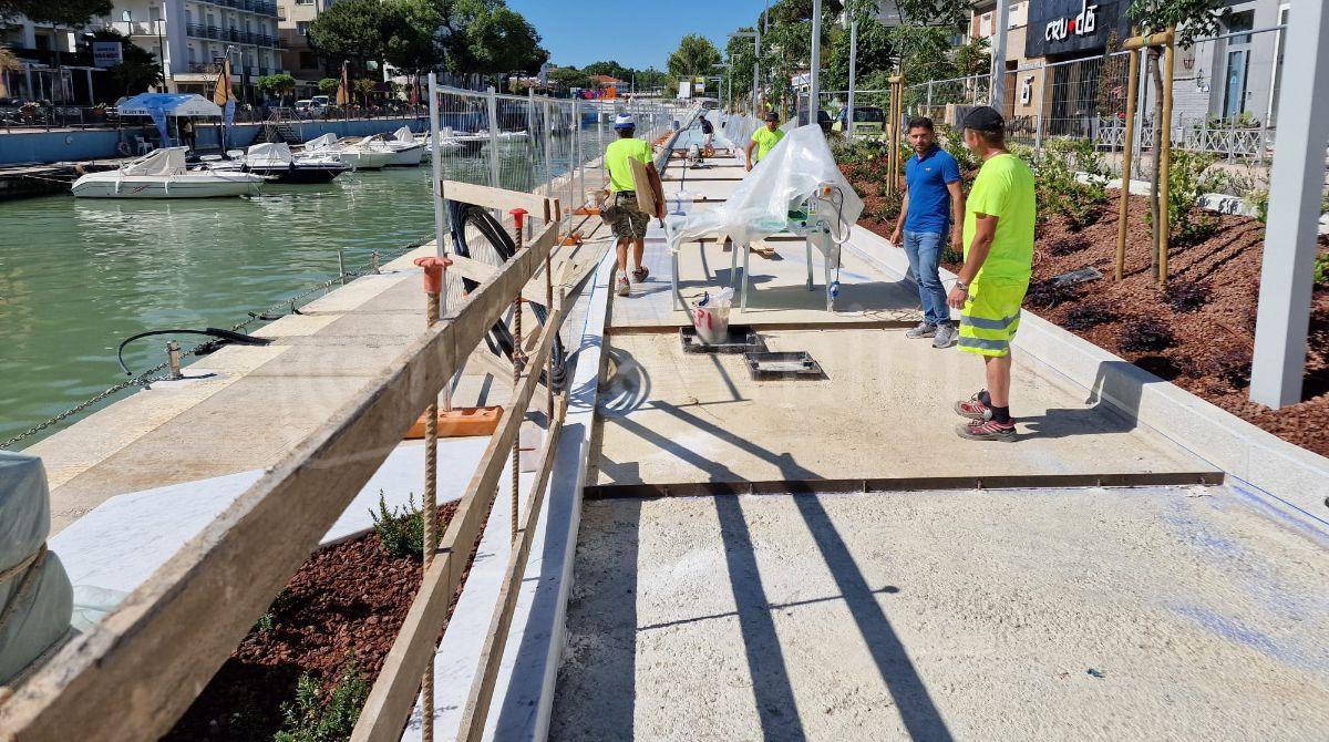 Riccione, pronta per l'estate la nuova passeggiata del porto canale -