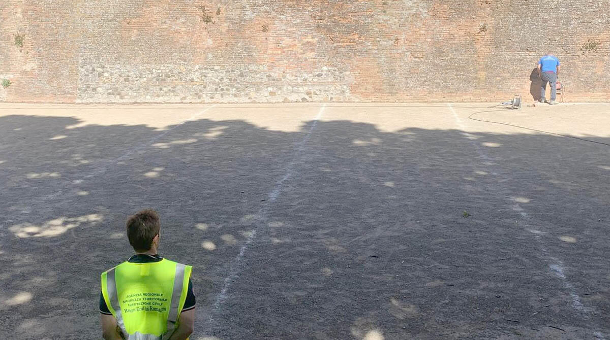 Le mura dello sferisterio e di via Massani sotto osservazione: dalle indagini si passerà ai lavori di ripristino -