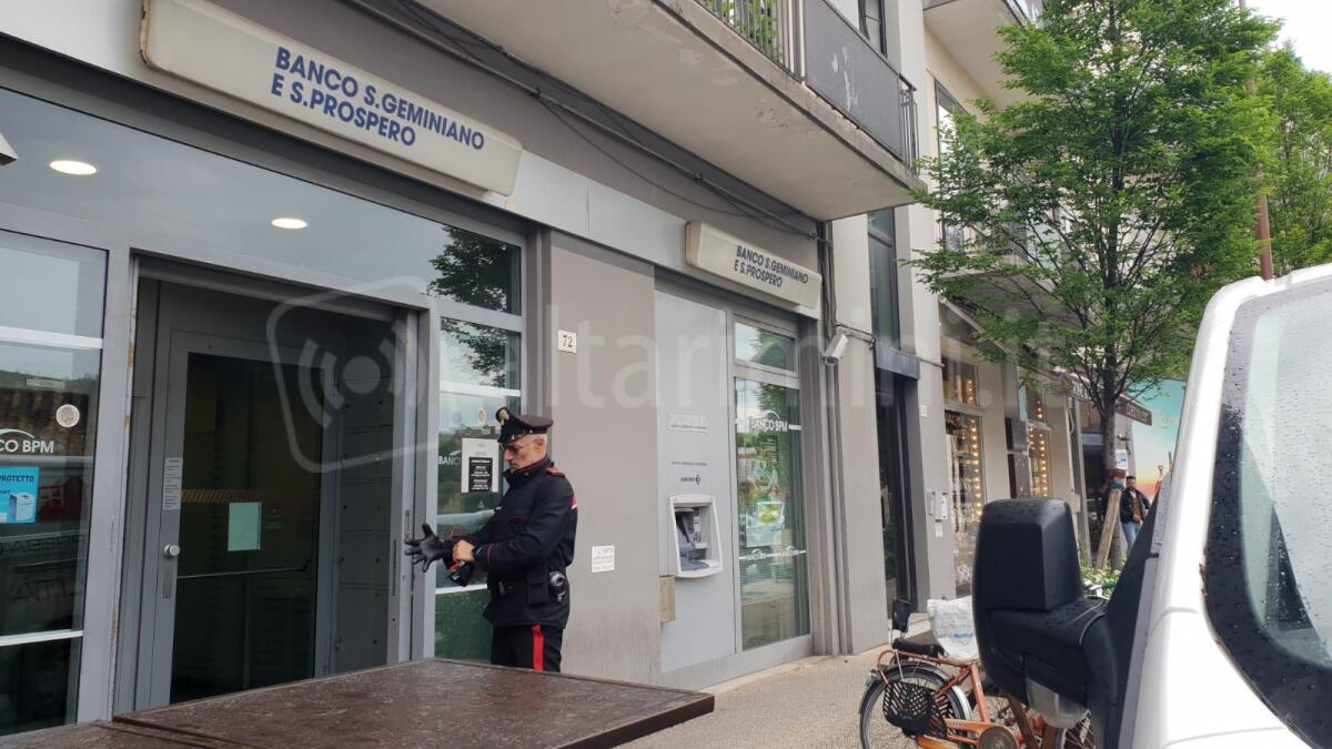 Cercano lavoro, ma decidono di fare rapina in banca senza un piano: la "confessione" davanti al giudice - 