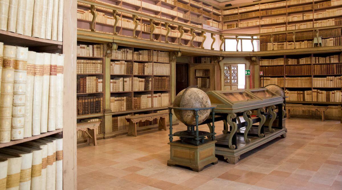 Rimini rinnova il progetto di prestito gratuito tra otto biblioteche della Romagna - Le sale antiche della biblioteca