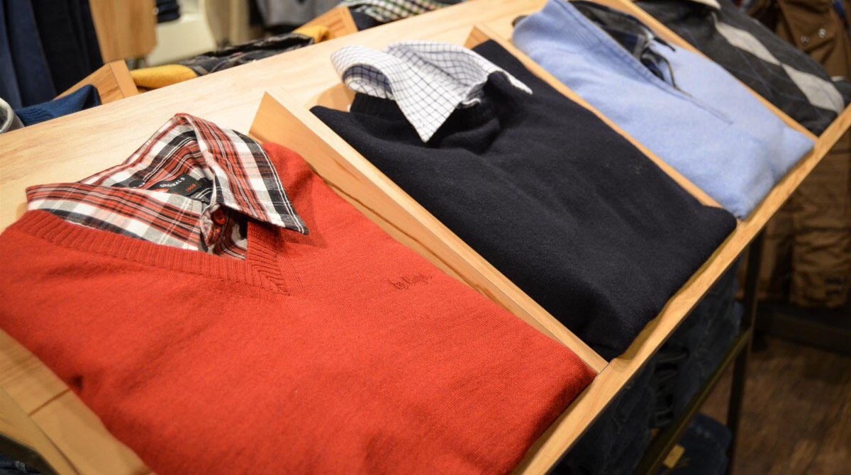 Furto nella notte: ladri svaligiano negozio di abbigliamento, ma la cassaforte resiste - Repertorio
