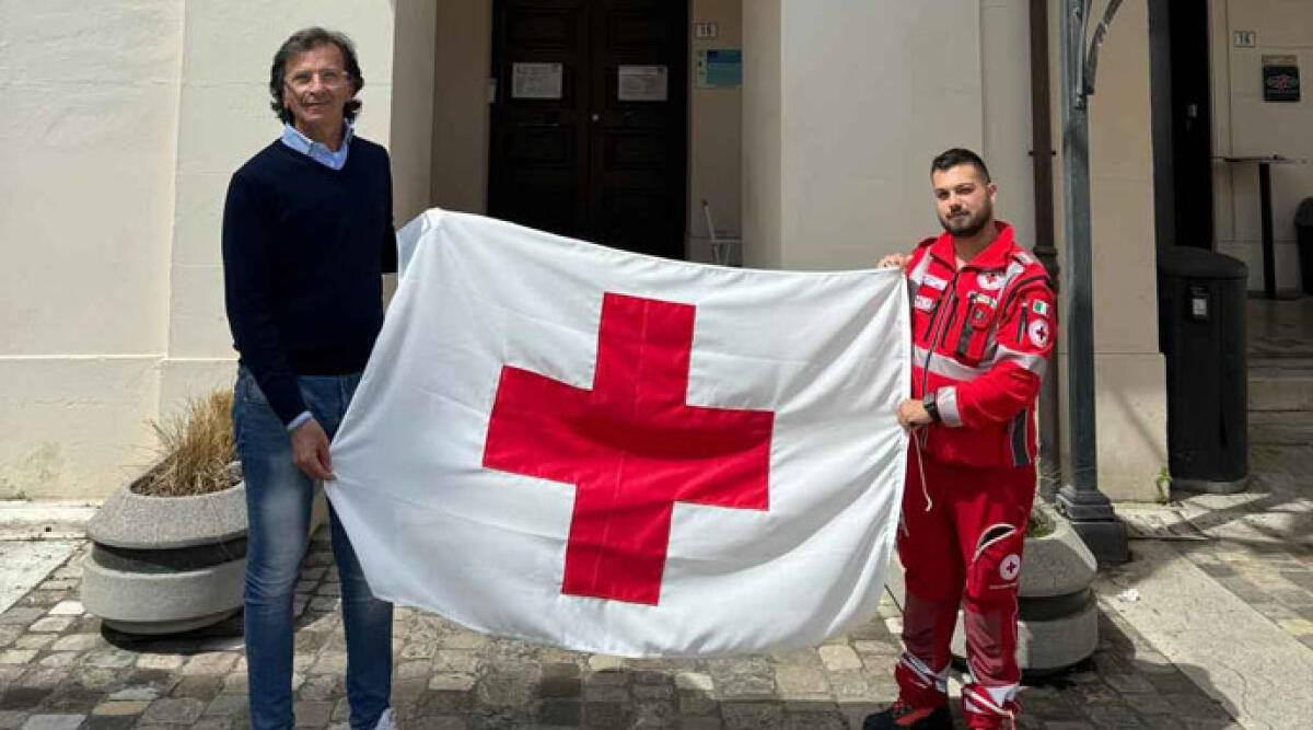 Coriano issa il vessillo della Croce Rossa in omaggio ai volontari - Il sindaco Ugolini