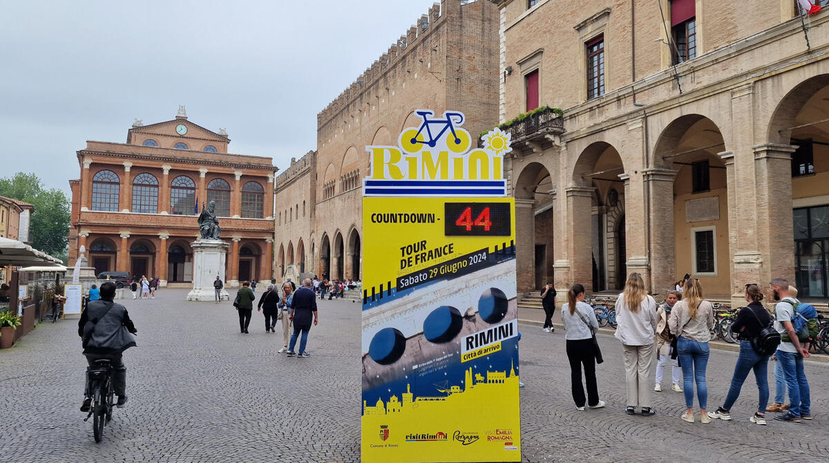 Rimini premiata: riceve due "bici" dal Tour de France per la promozione della mobilità ciclistica -