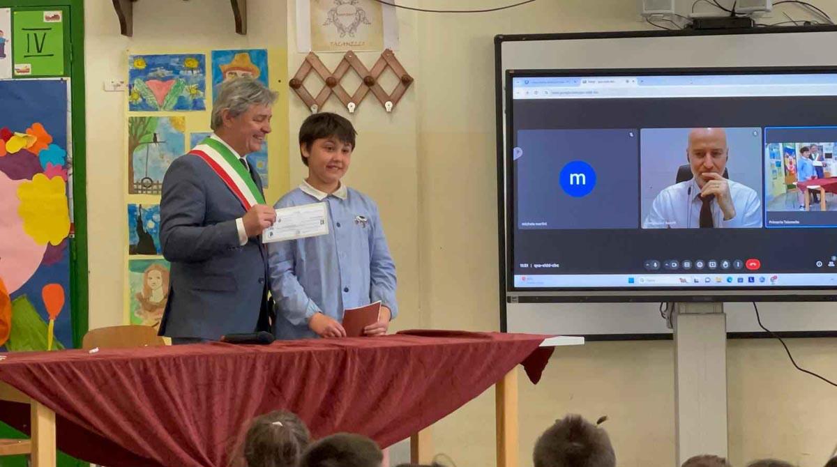 Talamello in versione fumetto, gli alunni premiati con borse di studio in ricordo di Tosi Beleffi - Il sindaco Novelli