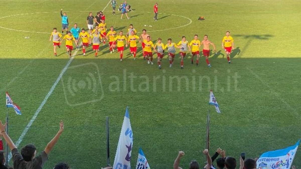 Calcio Promozione, Gabicce Gradara: la salvezza arriva al playout. Battuto l'Osimo Stazione 2-0 ed è festa grande -
