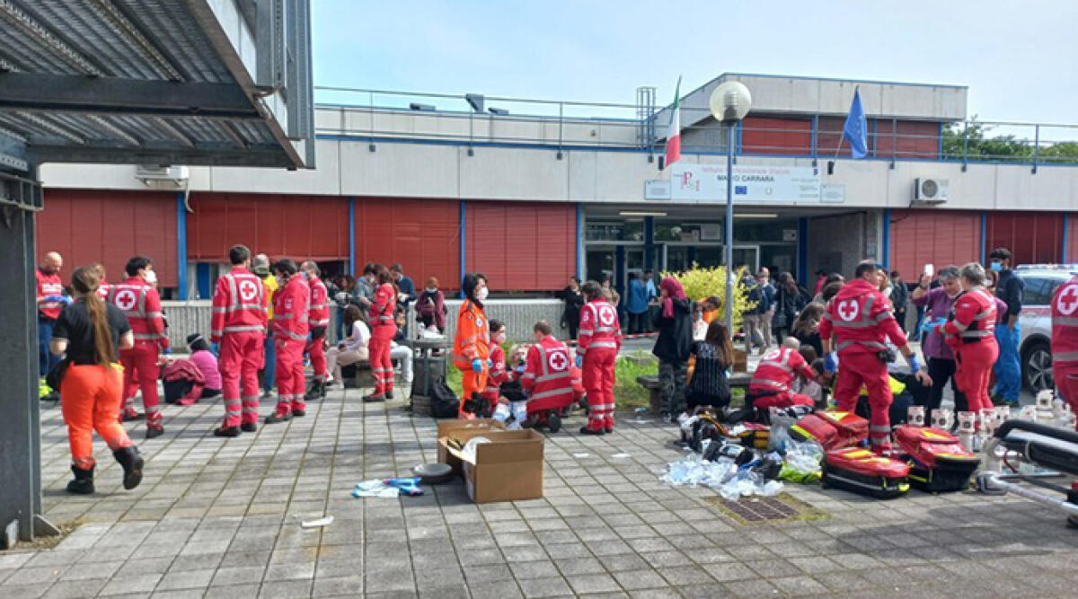 Nube di cloro dalla piscina, cento ragazzi intossicati nel Reggiano - Foto Ansa