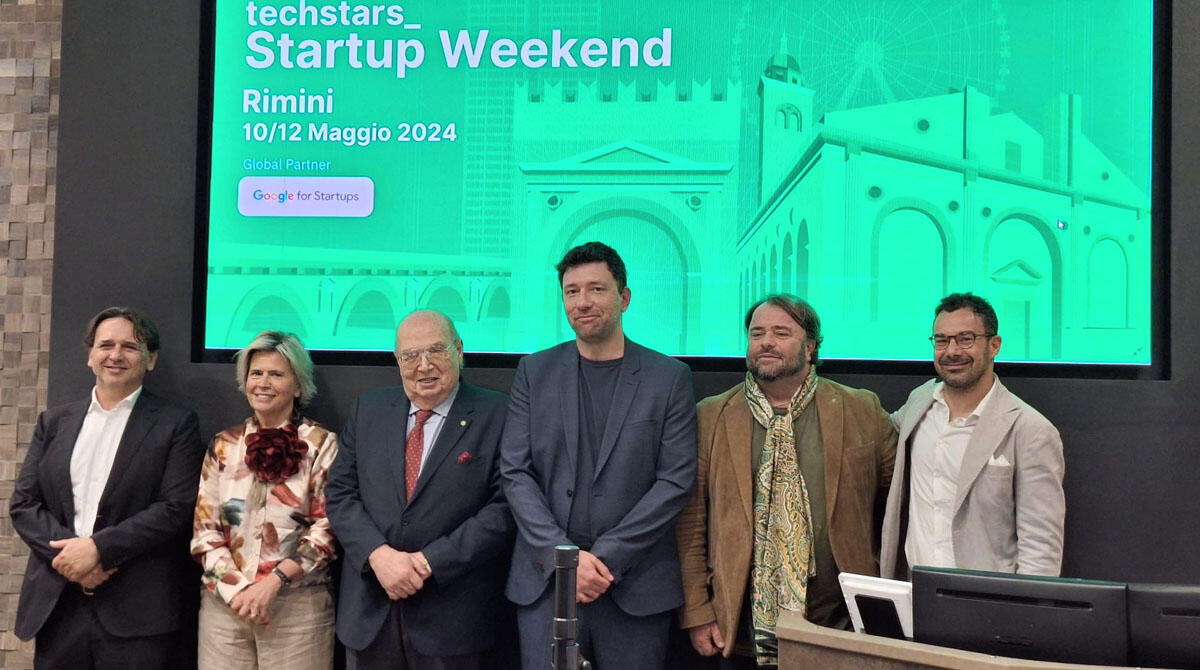 RivieraBanca forma gli imprenditori di domani: porte aperte per oltre 100 giovani studenti - Da sinistra: Simone Badioli, Maria Letizia Guerra (Unibo), Fausto Caldari, Diego De Simone, Diego Olivieri, Matteo Merlini (resp. marketing RivieraBanca)