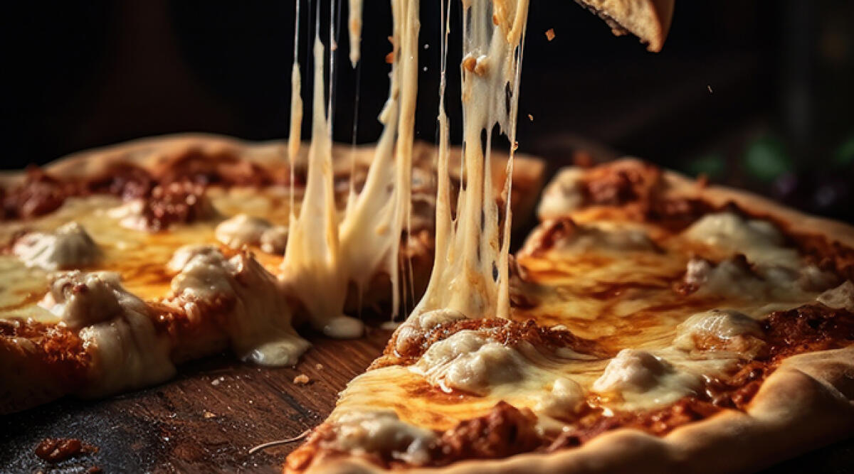 Cliente rifiuta di pagare la pizza, aggredisce il titolare e semina il panico. Arrestato - Foto di repertorio