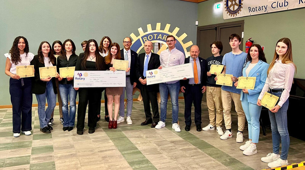 Il Rotary Club Riccione - Cattolica premia gli studenti meritevoli -