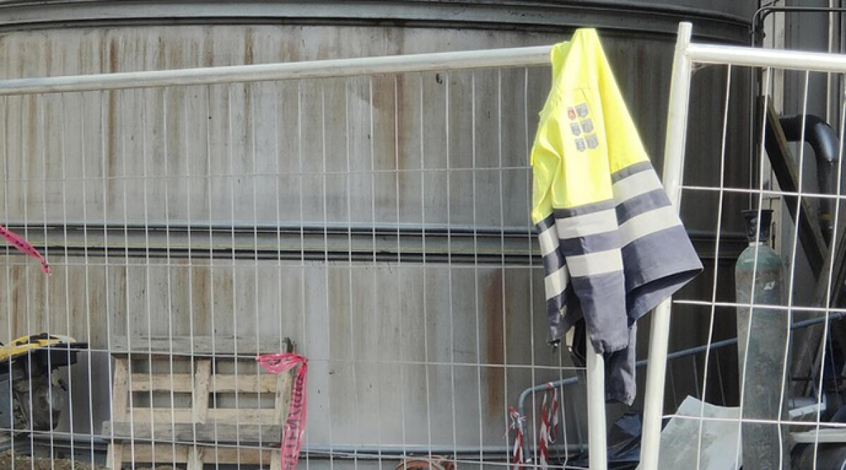 Operaio cade dal tetto e muore a Modena - Foto Ansa