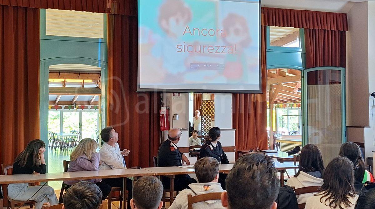 Misano, consiglio comunale dei ragazzi: dialogo tra generazioni sui pericoli del web - Un momento dell'incontro