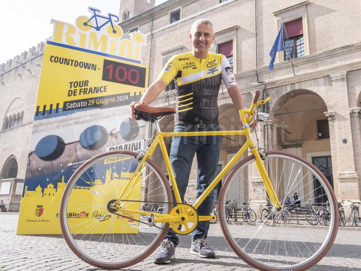 Tour de France a Rimini: due appuntamenti in Biblioteca per parlare di bici - Rimini; 21/03/2024: Comune RN Uff Stampa, allestimenti in attesa del Tour de France. Jamil Sadegholvaad
©Riccardo Gallini /GRPhoto