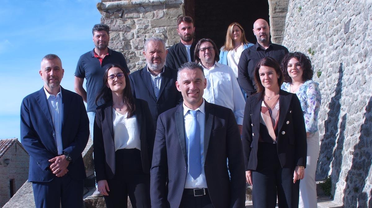 San Leo, il sindaco Bindi si ricandida: la sua squadra - Il sindaco Leonardo Bindi con la sua squadra di consiglieri