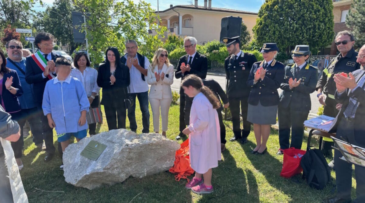 Intitolata una piazza di Cerasolo a Paolo Borsellino: benedizione del Vescovo Nicolò Anselmi - L'intitolazione