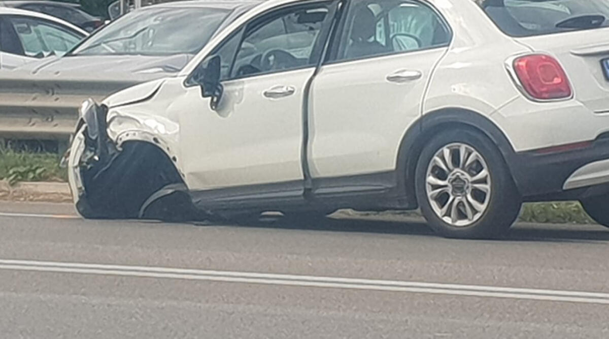 Scontro sulla statale 16 a Misano: donna di 57 anni ferita in incidente semifrontale - 