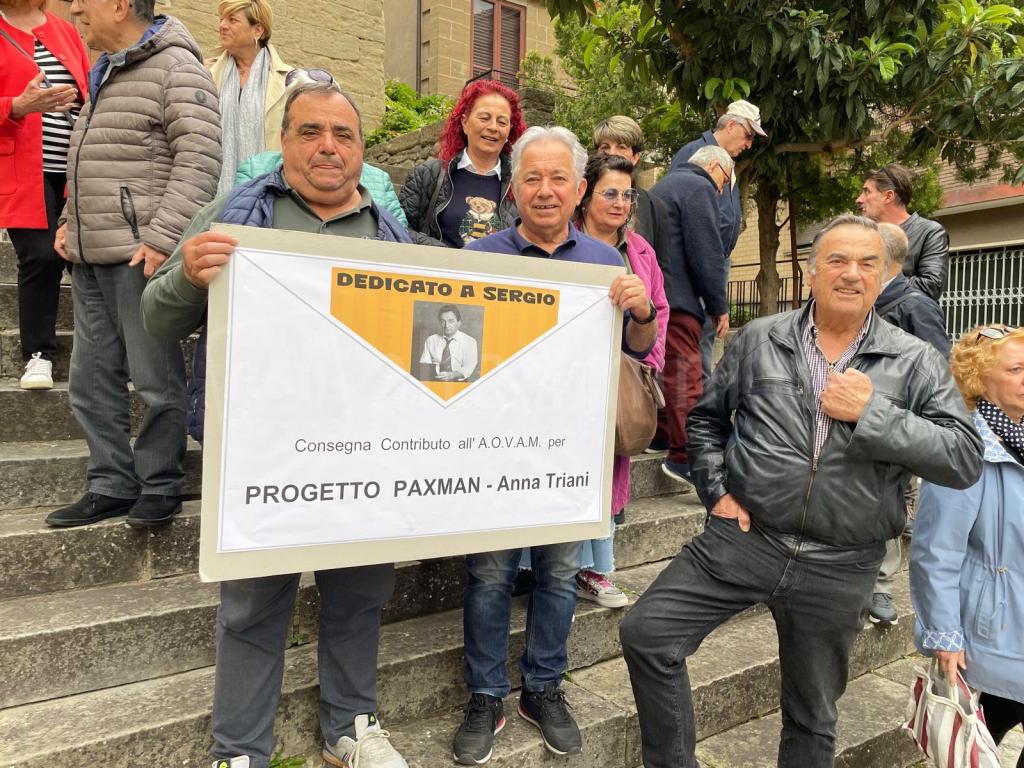 Antonio Marrone e Italo Fabbri (presidente Pro Loco) con la busta