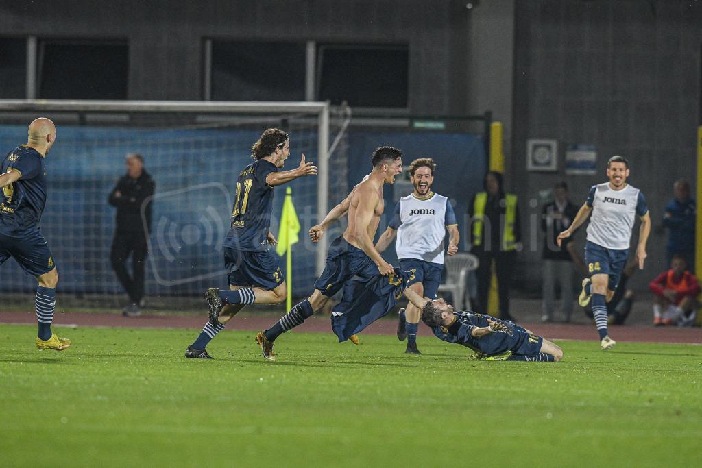 L’esultanza di Pieri alla rete del 3-2