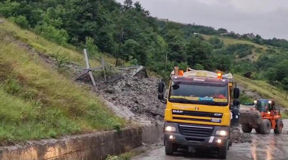 Maltempo e piene in Emilia, danni e preoccupazione - Situazione a fondovalle del fiume Panaro, a seguito del maltempo, 25 giugno 2024. Ansa