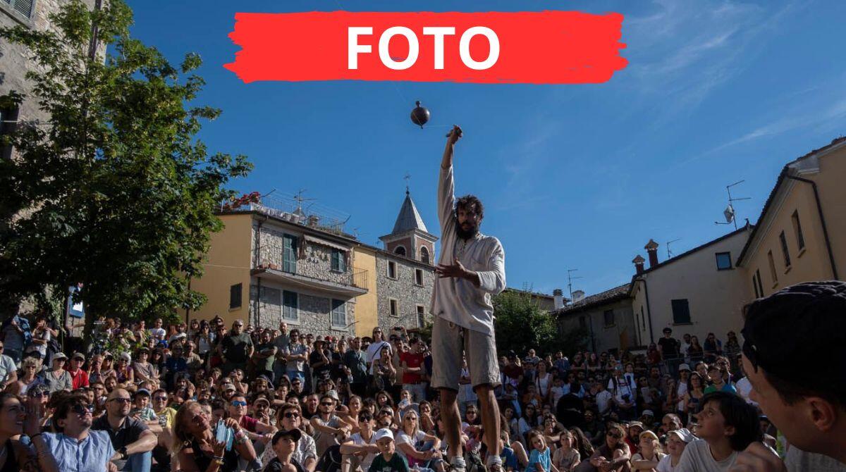 Pennabilli festeggia Artisti in Piazza: 20.000 partecipanti e oltre 300 spettacoli -