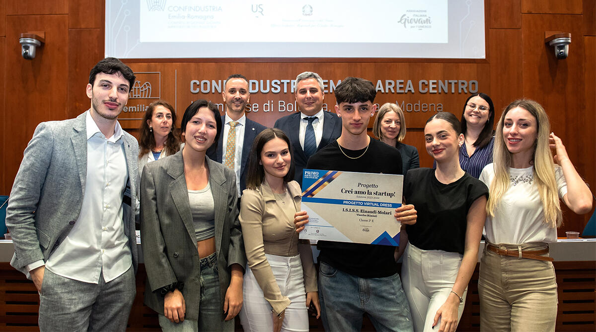 Una app per provare gli abiti online: gli studenti di Viserba vincono premio con il loro progetto innovativo - Gli studenti premiati