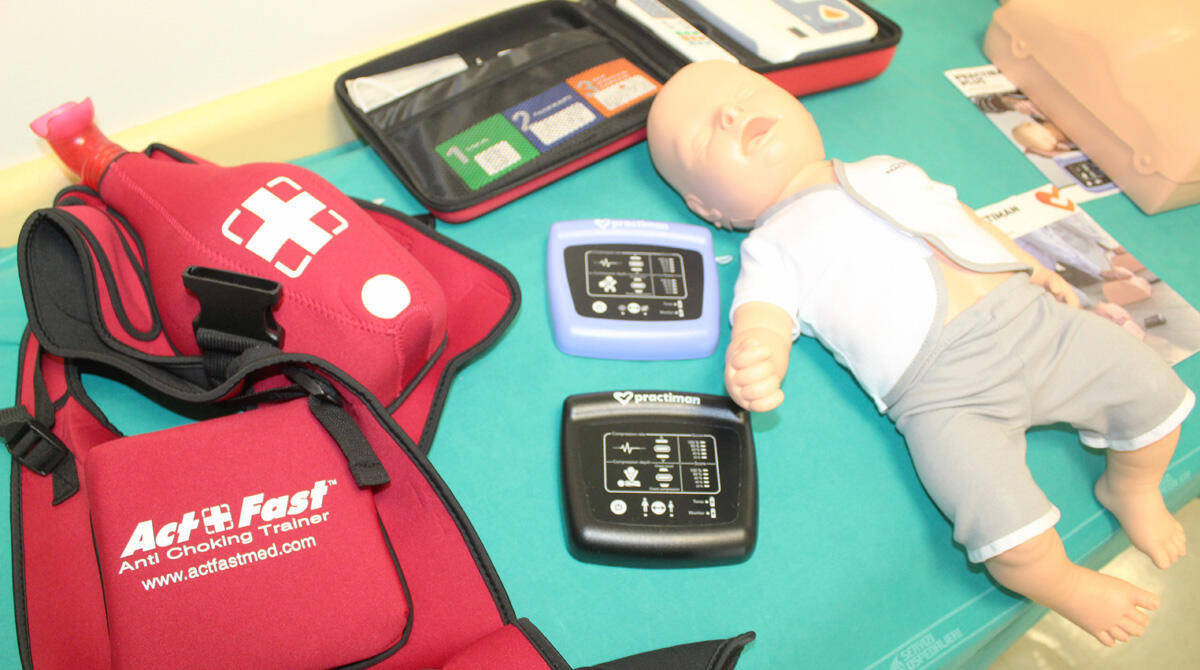 Marlù dona due kit per la rianimazione cardiopolmonare alla sanità sammarinese -