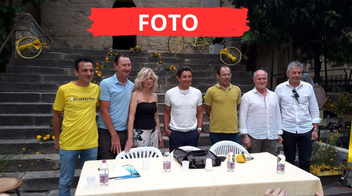 Novafeltria in giallo, c'è voglia di Tour: accolti in piazza i campioni Cassani e Konyshev - L'evento "Io e il Tour" a Novafeltria, 19 giugno 2024