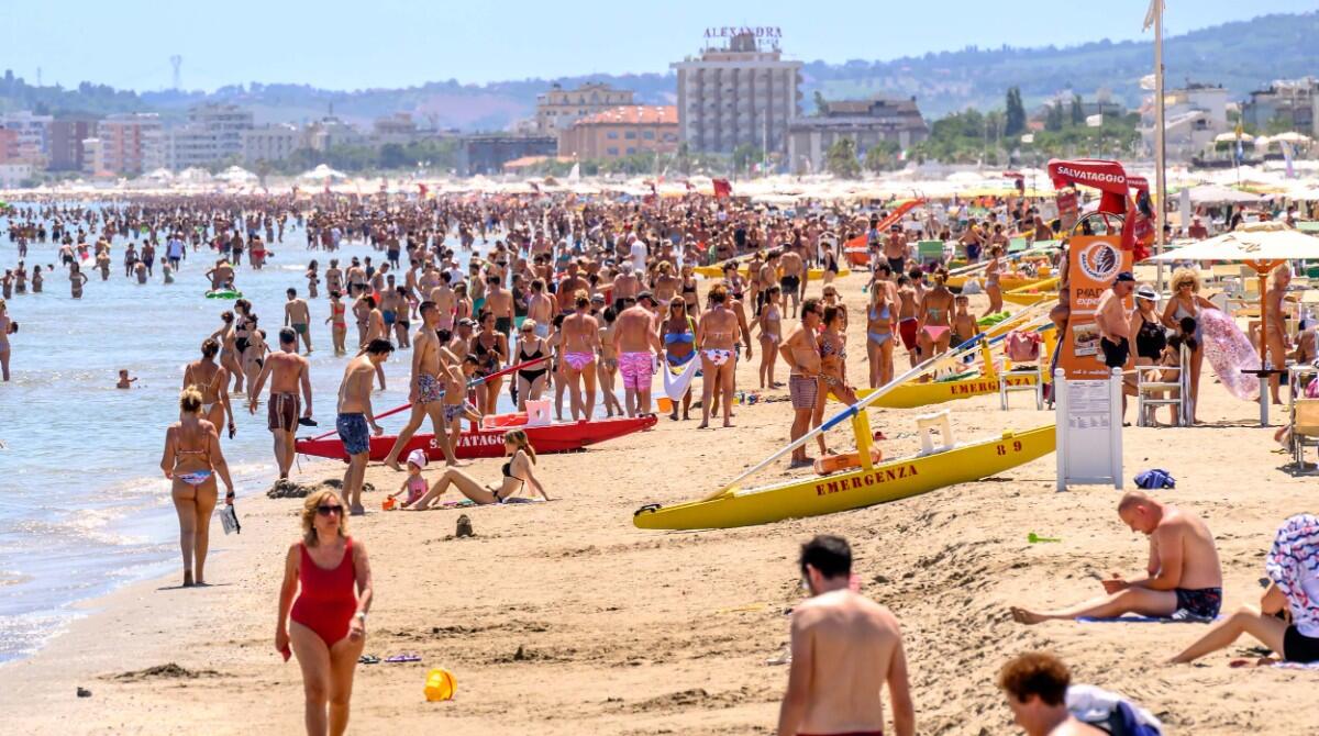 Riccione: un weekend affollato di turisti e di eventi - Spiaggia di Riccione lo scorso weekend