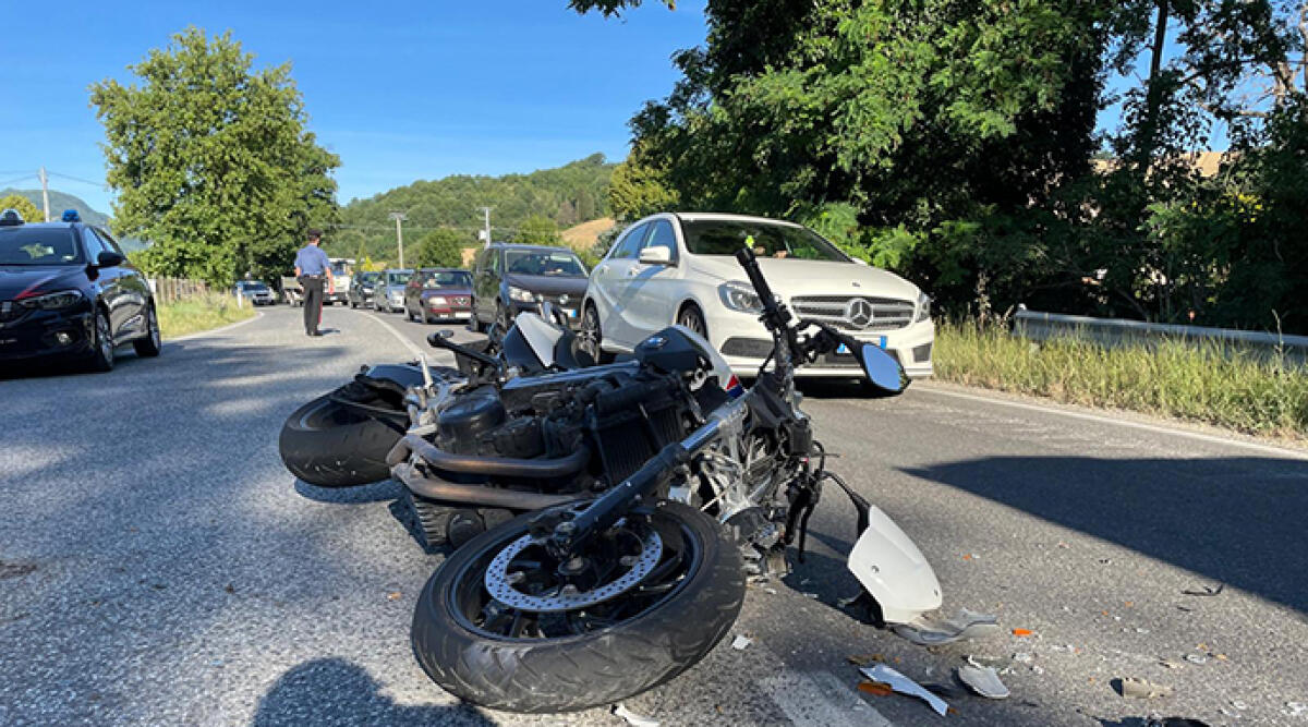 Scontro tra furgone e moto sulla Marecchiese. Centauro in ospedale, traffico paralizzato - Il luogo dell'incidente