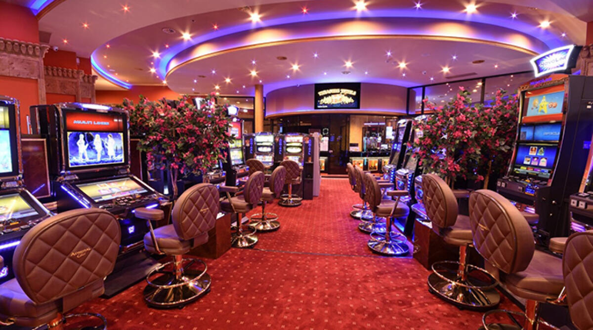 Il Consiglio di Stato dà il via libera alla sala giochi Admiral a Rimini - L'interno della sala giochi e scommesse Admiral di Rimini