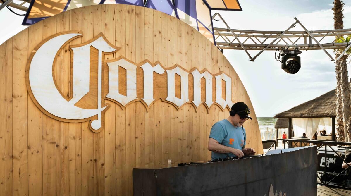 Al Beky Bay musica dal vivo e Dj set con Corona Sunsets Session - Dj set con Corona Sunsets Sessions