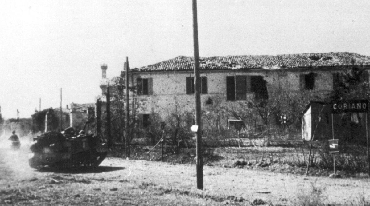 Coriano: gli eventi per l’80° anniversario del superamento della Linea Gotica - I canadesi entrano a Coriano. In primo piano un carro Bren