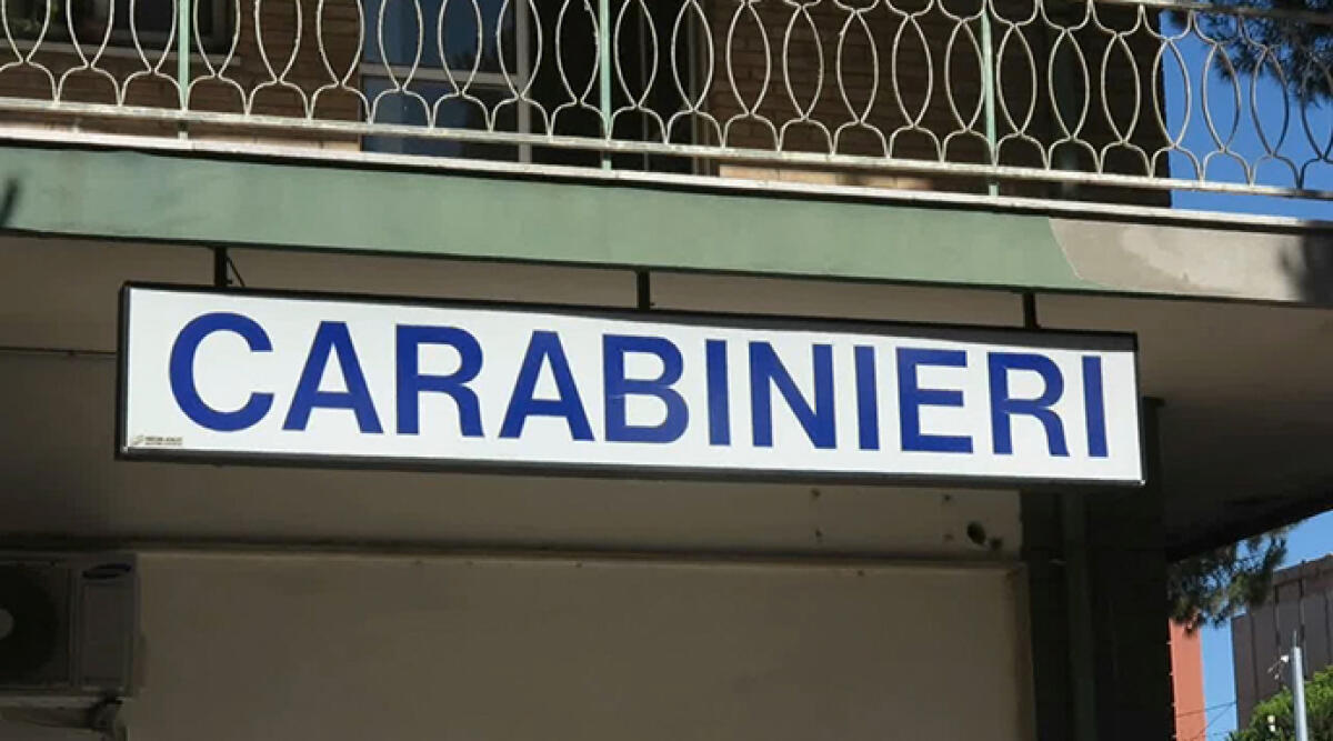 Nella borsa oltre 200 euro di prodotti sottratti al centro commerciale, nei guai 36enne - Sede dei Carabinieri di Riccione