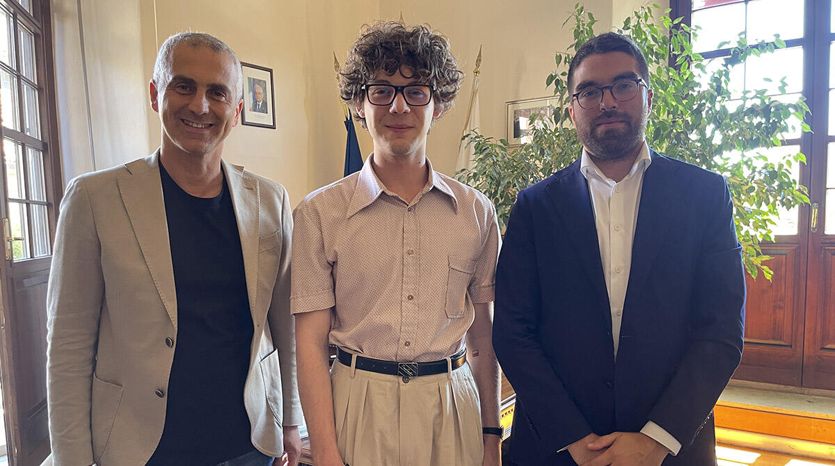 Giovane star della cultura a Rimini: il tiktoker Edoardo Prati incontra il sindaco - Sadegholvvad, Prati, Lari