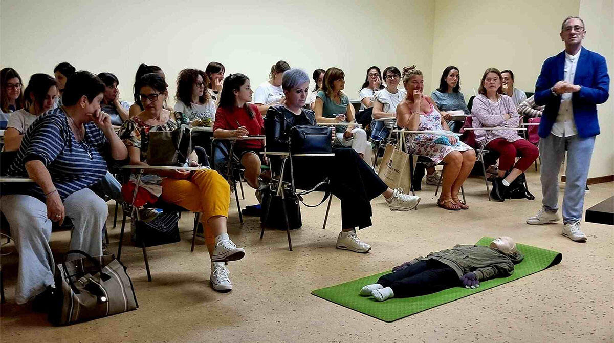 L'importanza del primo soccorso pediatrico: 75 insegnanti e personale scuola a lezione - 