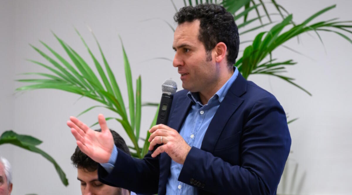 Nuovo viale Ceccarini e riqualificazione dei viali commerciali del centro: incontro con gli operatori - L'assessore Christian Andruccioli