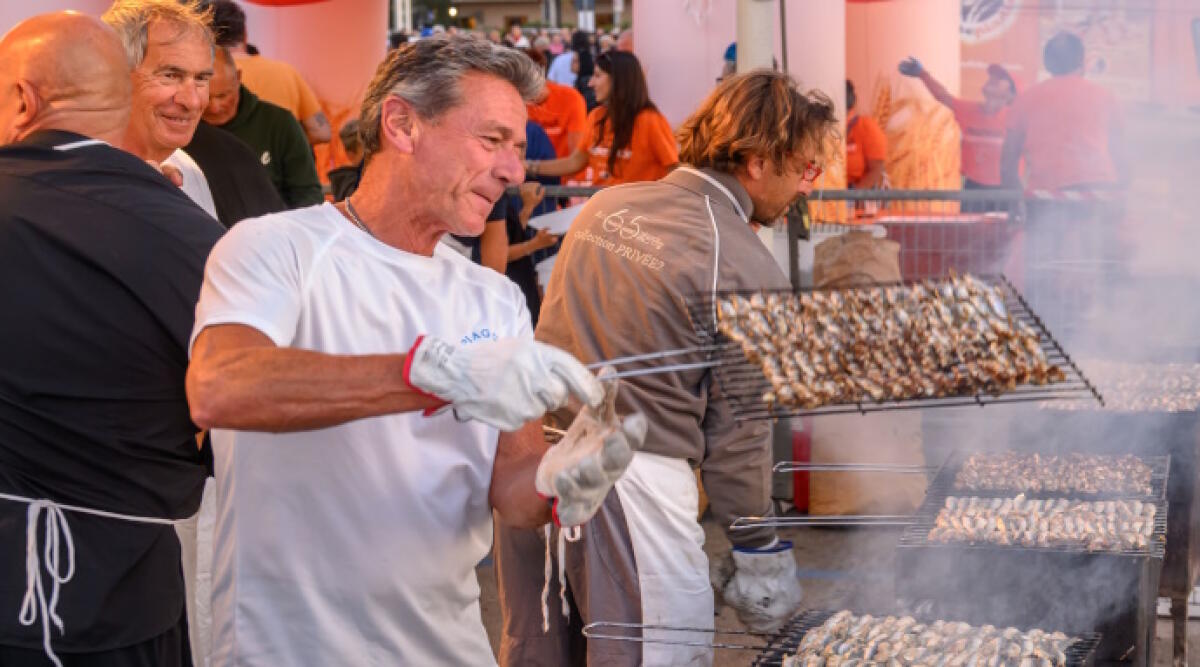 Piazzale del porto trasformato in una balera a cielo aperto: successo per la Festa del Bagnino a Riccione - Festa del Bagnino 2024