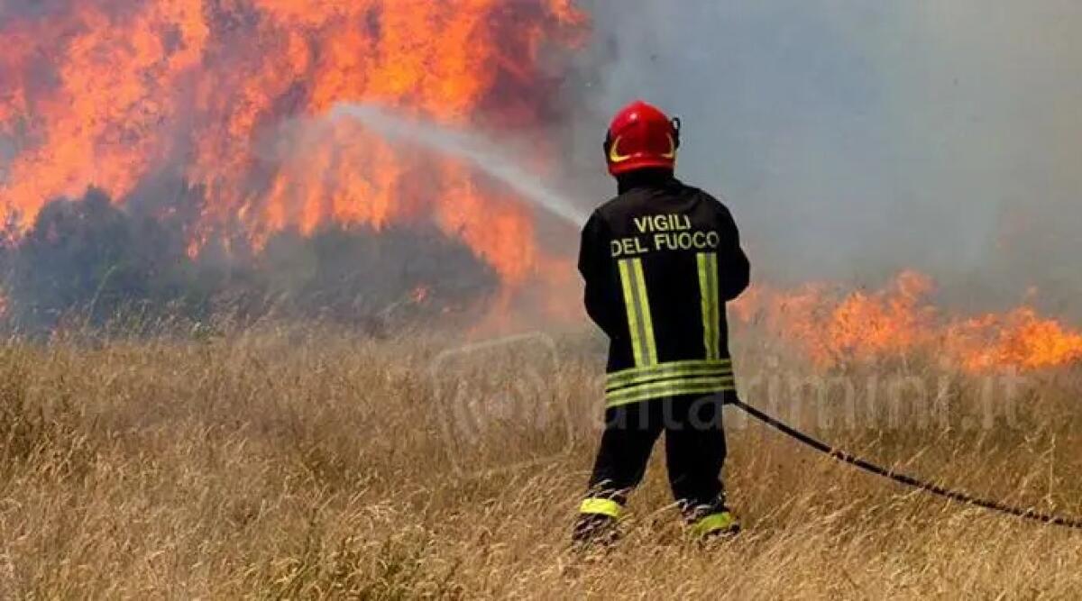 Incendio al confine tra San Marino e Italia: intervento tempestivo dei Vigili del Fuoco evita il peggio - Archivio